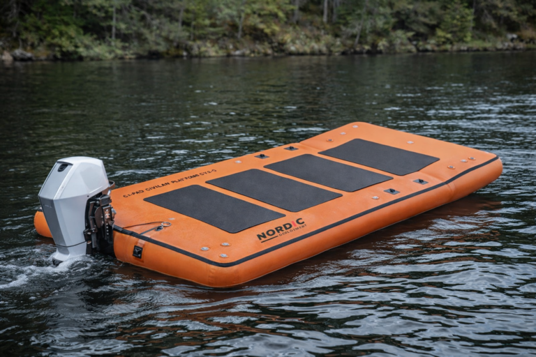 Inflatable emergency platform on calm water
